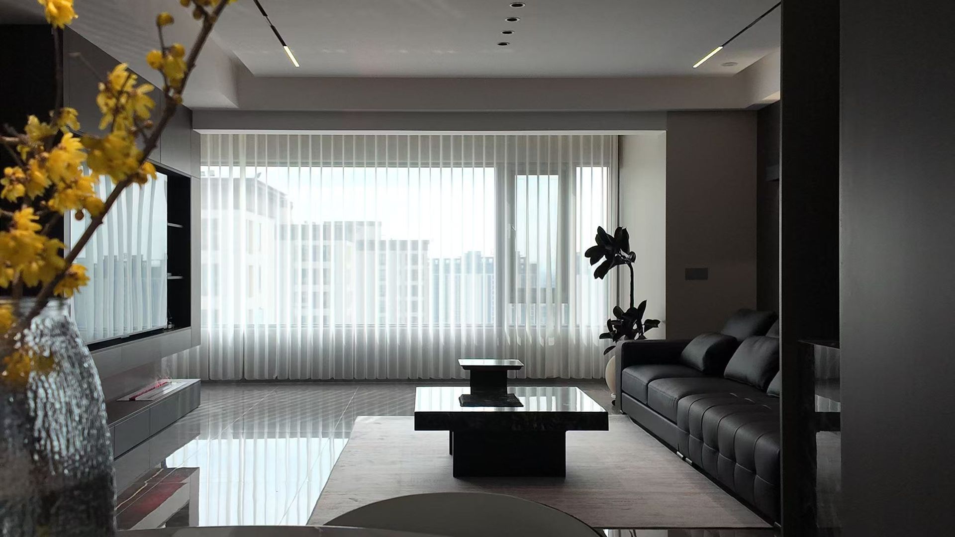 Italian Monolith: 150㎡ Sophisticated Minimalist Residence - 4