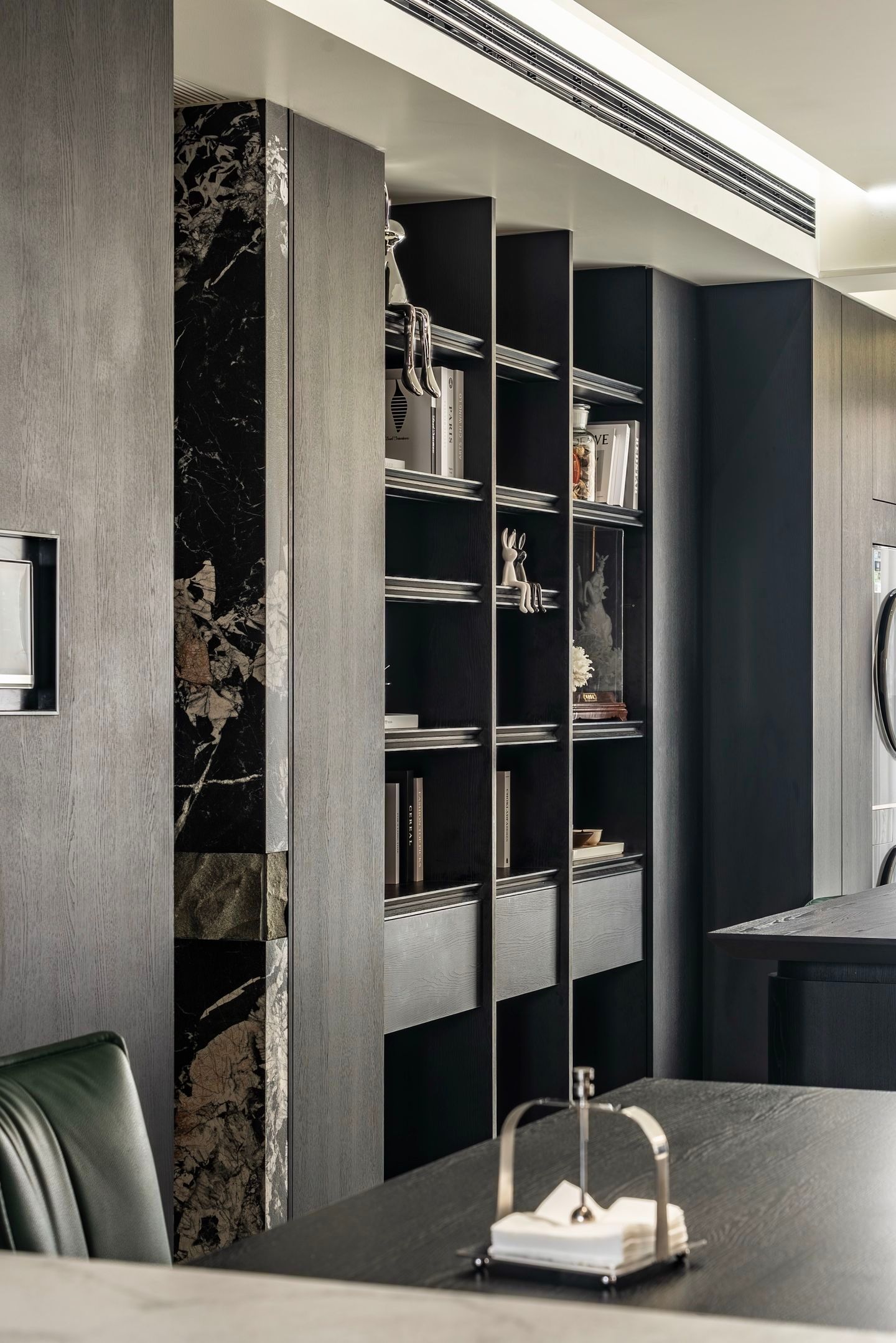 Bangkok Modernity: 180㎡ Sophisticated Urban Sanctuary
