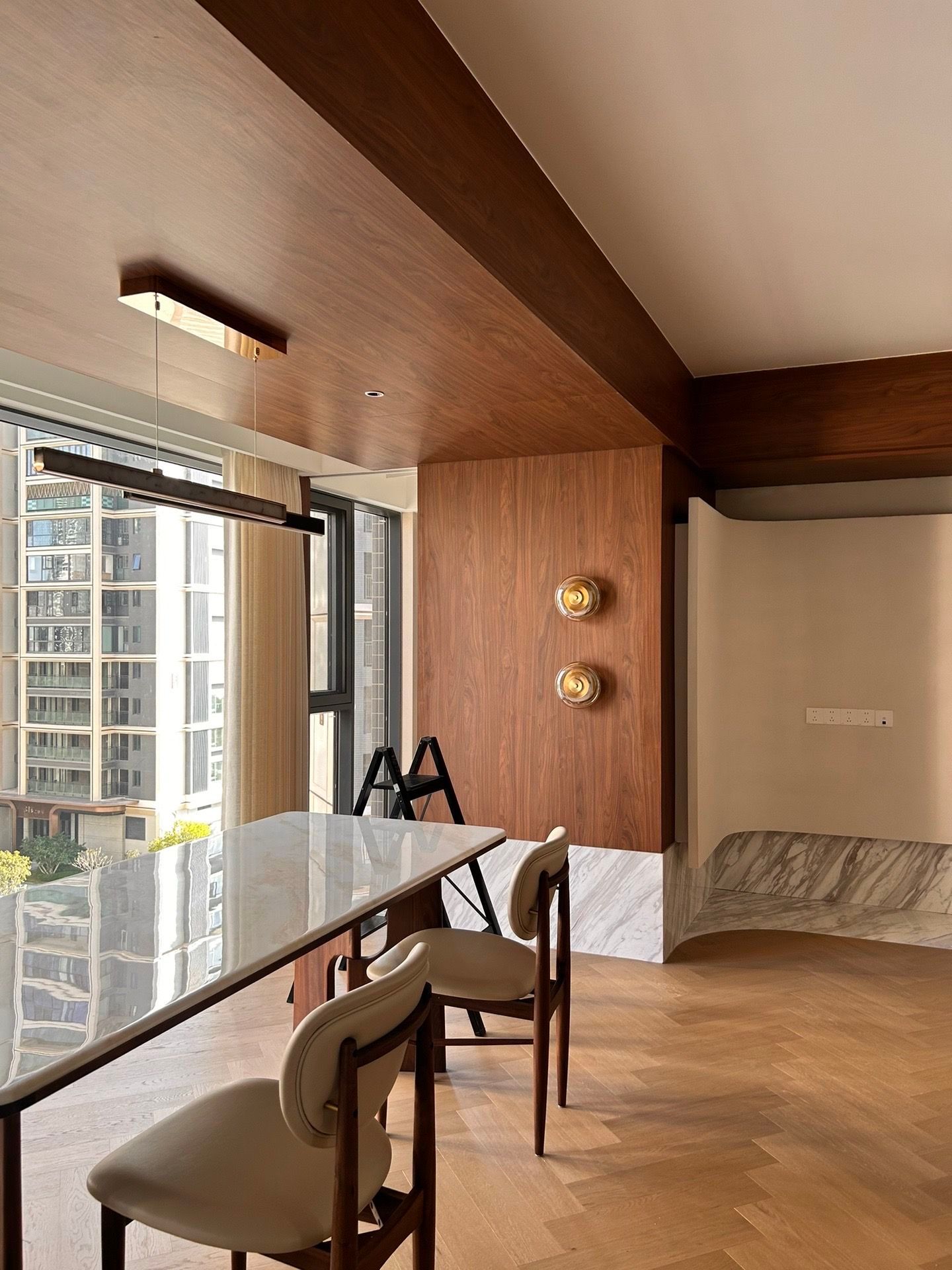 Amber Timeless: 160㎡ Warm Wood & Vintage Modern Residence - 2