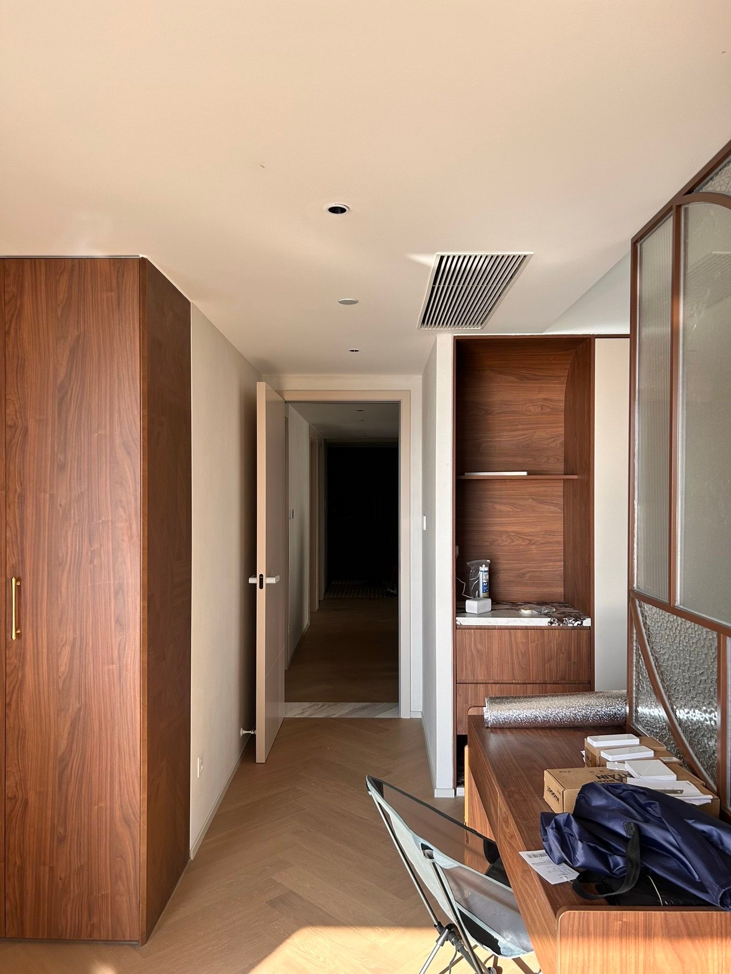 Amber Timeless: 160㎡ Warm Wood & Vintage Modern Residence - 21
