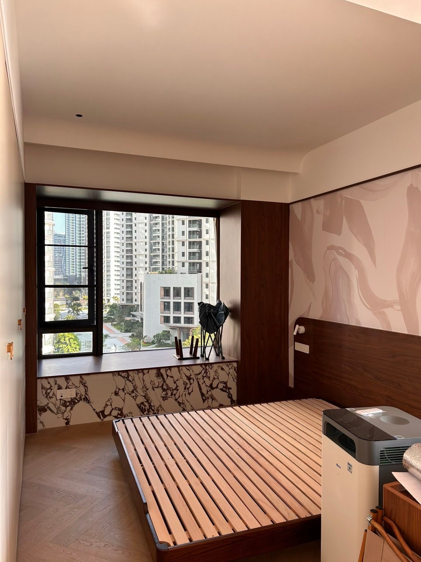 Amber Timeless: 160㎡ Warm Wood & Vintage Modern Residence - 18