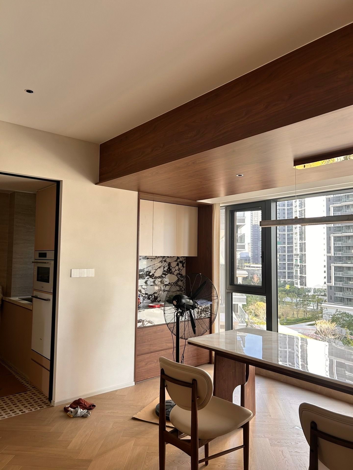 Amber Timeless: 160㎡ Warm Wood & Vintage Modern Residence - 3