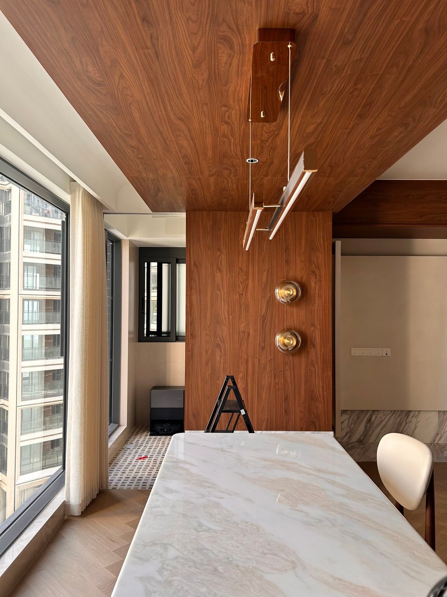 Amber Timeless: 160㎡ Warm Wood & Vintage Modern Residence - 17