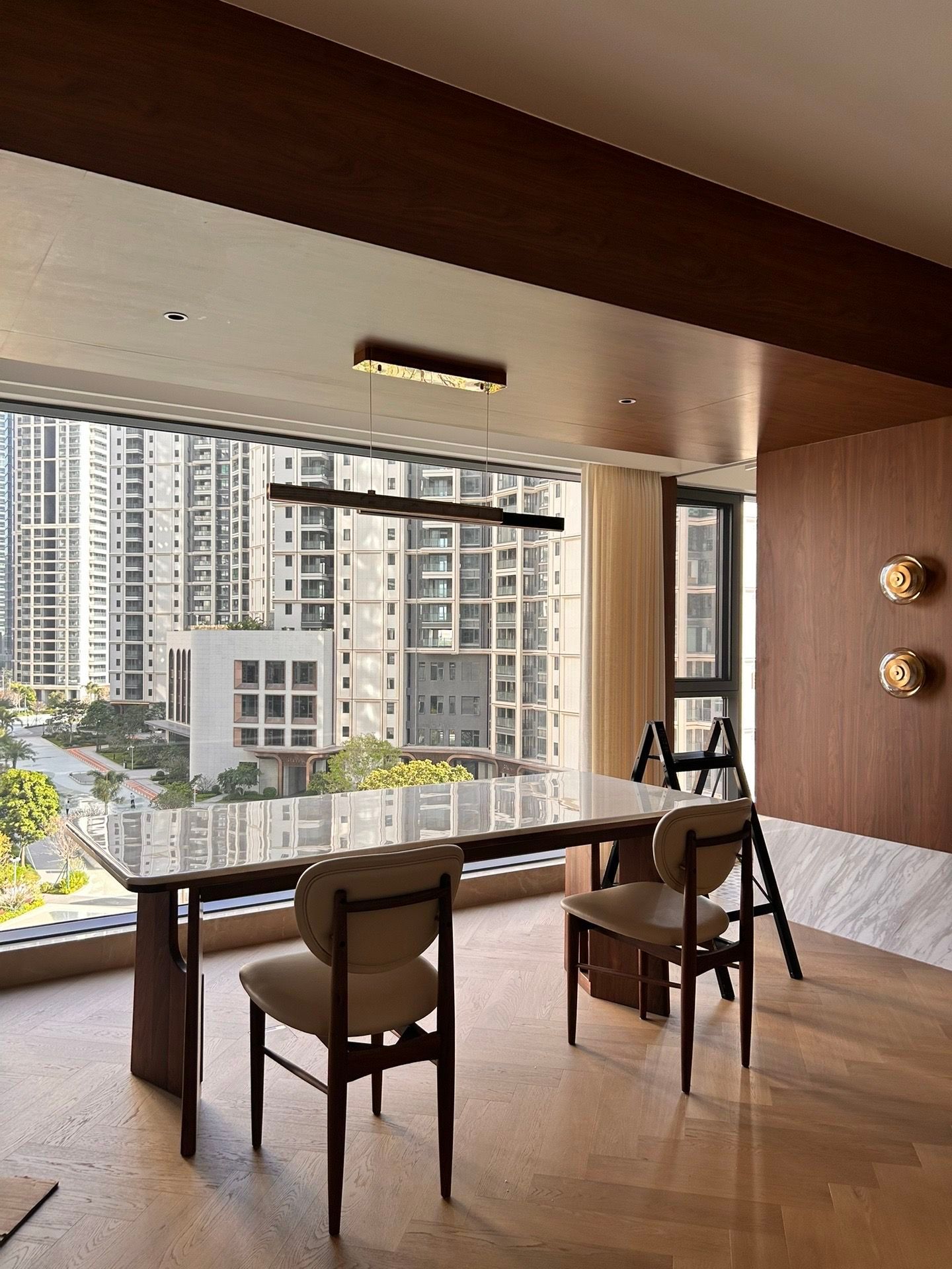 Amber Timeless: 160㎡ Warm Wood & Vintage Modern Residence - 15