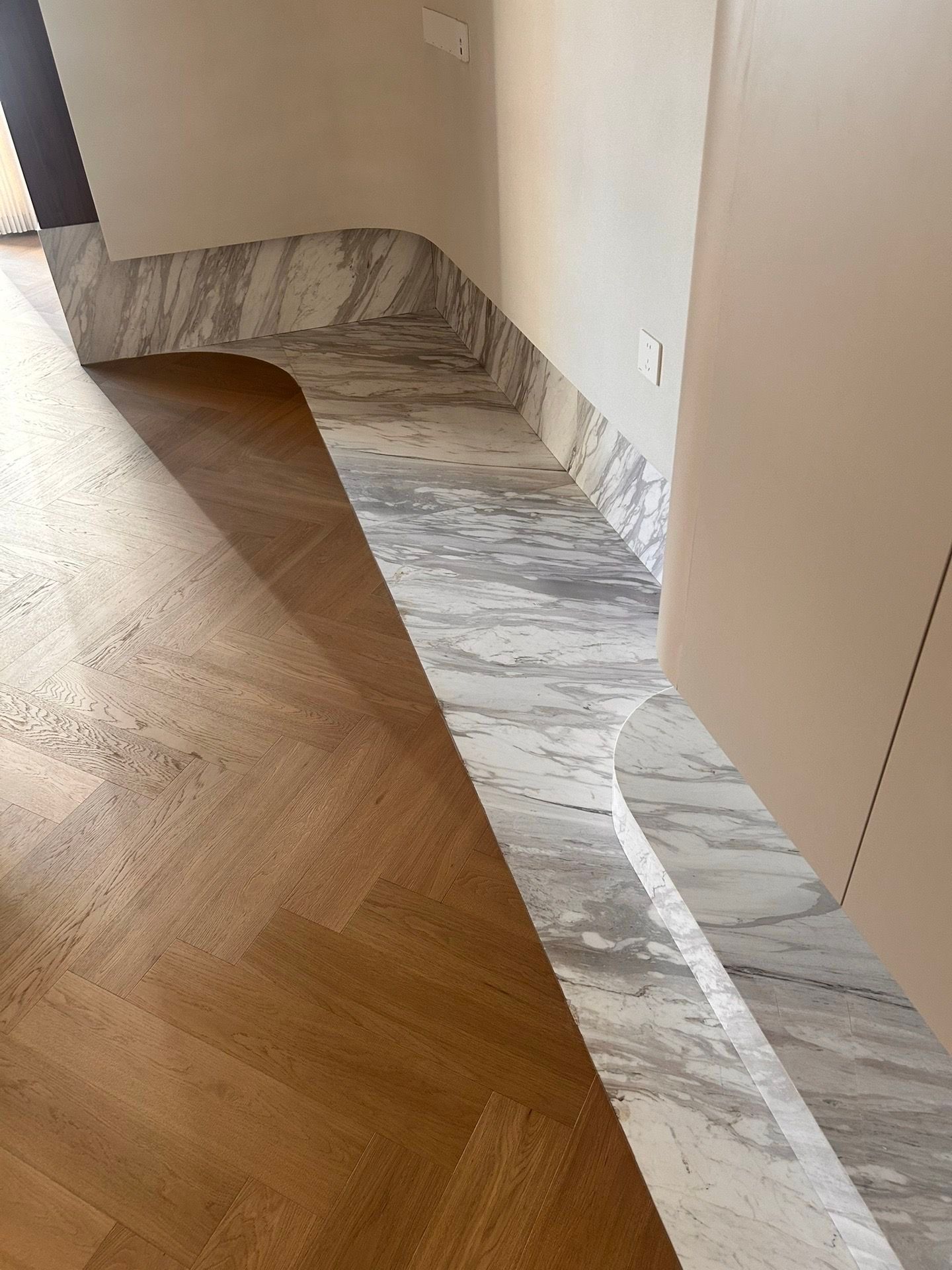Amber Timeless: 160㎡ Warm Wood & Vintage Modern Residence - 16
